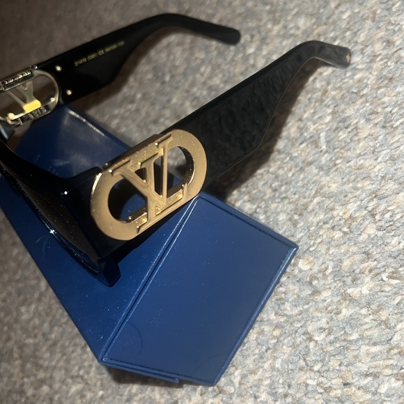 Louis Vuitton link square sunglasses. - Picture 5 of 10